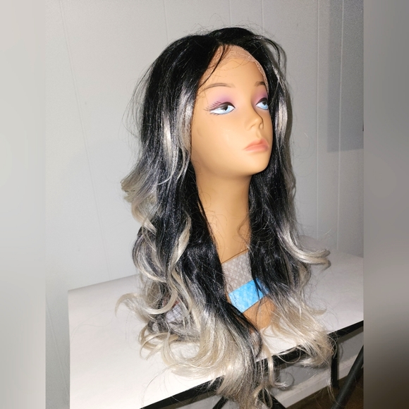 NWT Gorgeous Platinum Blonde BalageWith Dark Roots Lace Front Wig - Picture 4 of 8